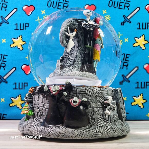 XL Limited Edition 30th Anniversary Nightmare Before Christmas Water Globe - Picture 2 of 7